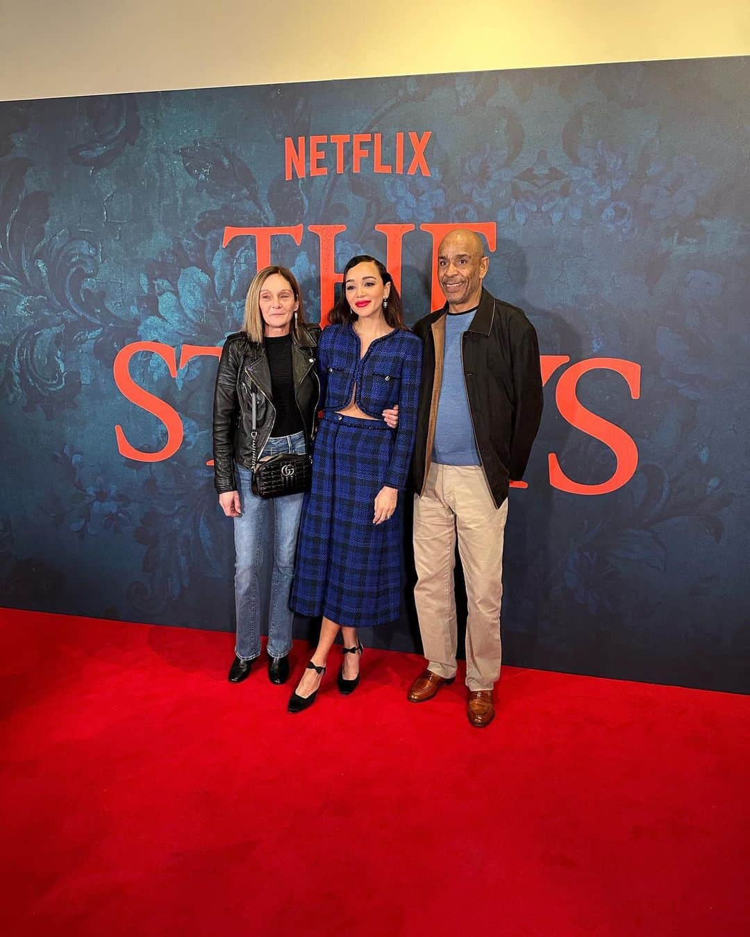 アシュリー・マデクウェさんのインスタグラム写真 - (アシュリー・マデクウェInstagram)「#TheStraysNetflix London premiere💙  Wearing: @chanelofficial  Styling: @sophielopez  Makeup: @valeriaferreiramakeup  Hair: @jillianhalouska」2月22日 0時11分 - ashleymadekwe