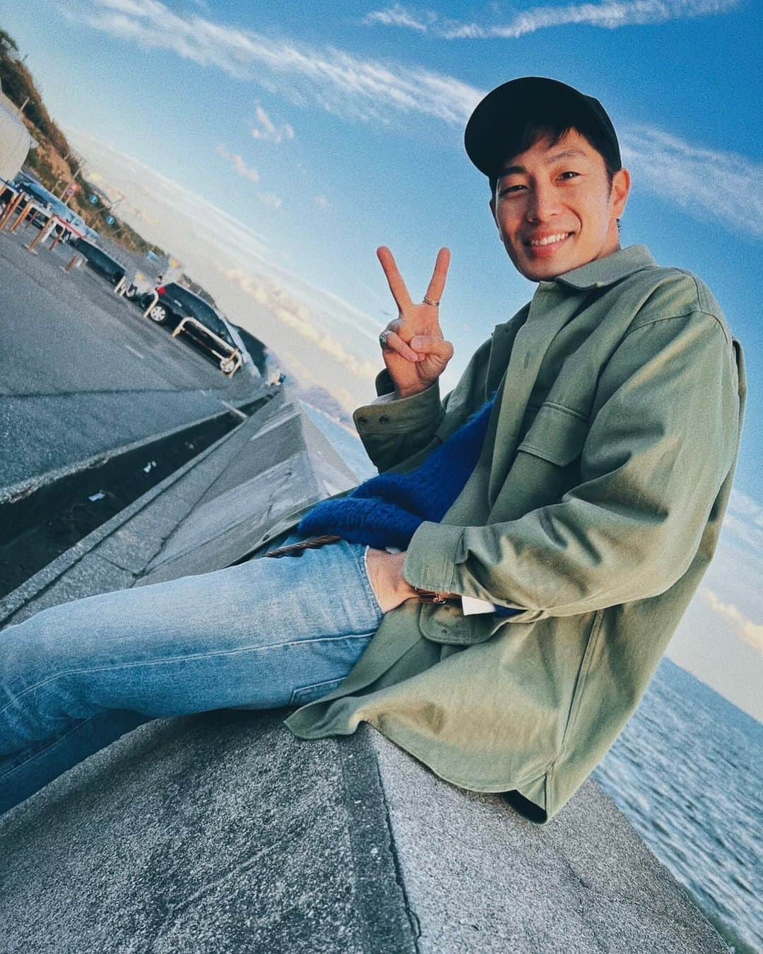 瀧澤博人さんのインスタグラム写真 - (瀧澤博人Instagram)「.  昨日、2月20日で32歳になりました✨  誕生日は娘が「パパの好きなところに行こう」と 海に行き、写真まで撮ってくれました♪  この32歳という歳は、格闘技に全てを注ぎます。 引き続きの応援をよろしくお願いいたします❗️  . #瀧澤博人 #アスリート #スポーツ選手 #格闘家 #キックボクサー」2月22日 0時15分 - takizawahirohito