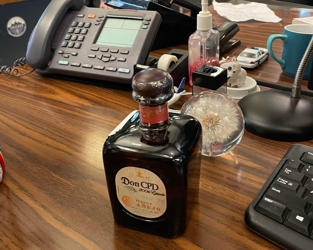 マリーナ・スコーシアーティさんのインスタグラム写真 - (マリーナ・スコーシアーティInstagram)「In celebration of the 200th episode, Don Julio designed this bottle of Don CPD (swipe to see it!) and we gifted the entire crew a bottle thanking them for their hard work, day in and day out. Thank you @donjuliotequila! We love that you love #CPD! #DonCPD #chicagopd #onechicago #tequilla #doncpd #200thepisode #celebration #donjulio #donjuliotequila」2月22日 1時52分 - marinasqu