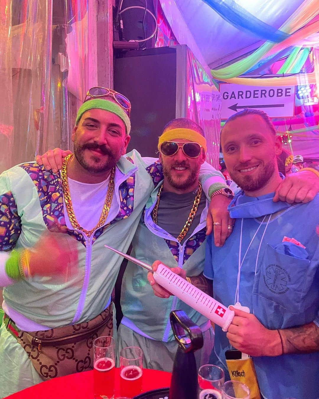 マルコ・ヘーガーのインスタグラム：「#köln du bes mi hätz ❤️  Es war wie immer überragend 🎉🎊🥳  #liebedeinestadt #cologne #love #karneval #party #blessed #positivevibes #kostüm #loveit #together #fun #kölsch」