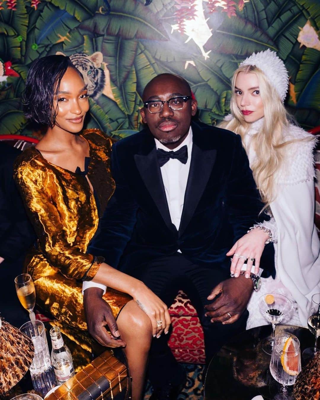 アニャ・テイラー＝ジョイさんのインスタグラム写真 - (アニャ・テイラー＝ジョイInstagram)「What a thrill to host the annual @britishvogue BAFTA party with my beloved @tiffanyandco , @edward_enninful + @jourdandunn .  Sparkles a plenty 🪩🫦」2月22日 3時21分 - anyataylorjoy