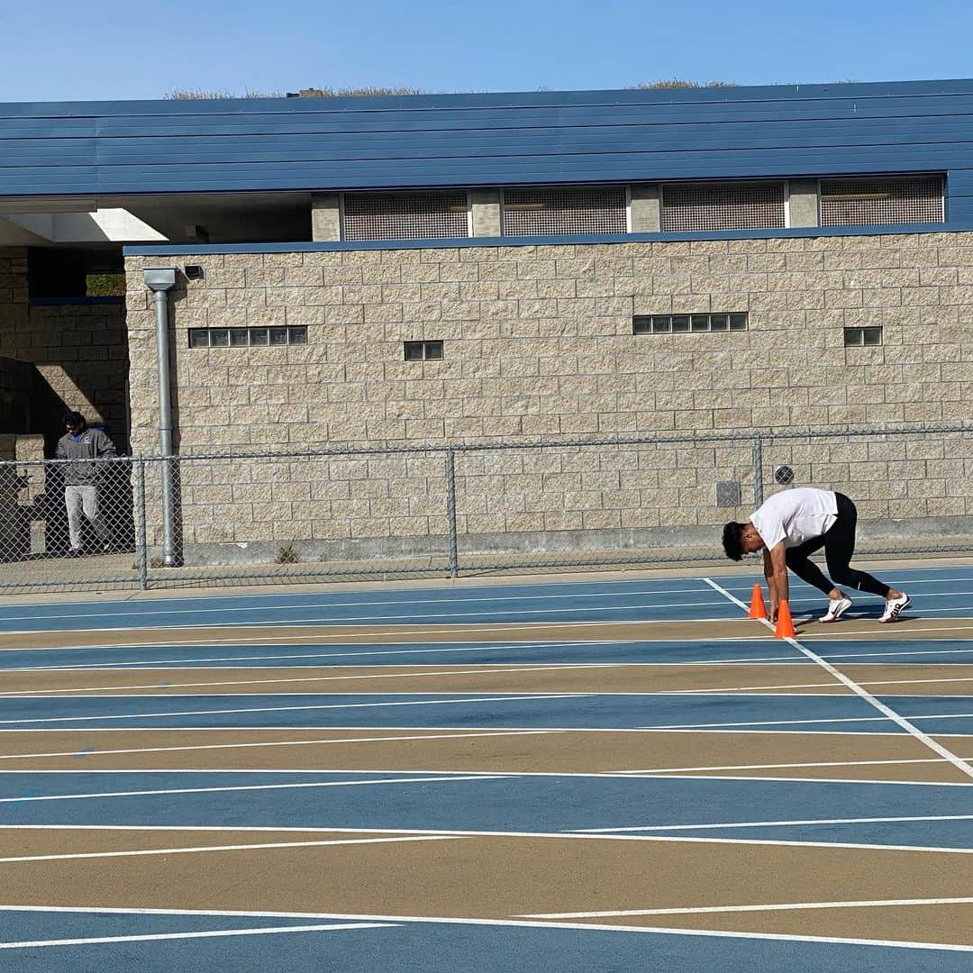 小池祐貴のインスタグラム：「【経過報告】 今週からスプリントトレーニングが始まりました。 久しぶりにブロックを触りましたが感覚にかなり変化を感じます。  英語のコミュニケーションにも慣れてきたので毎日質の良いトライができています。  #住友電工陸上競技部  #nike」