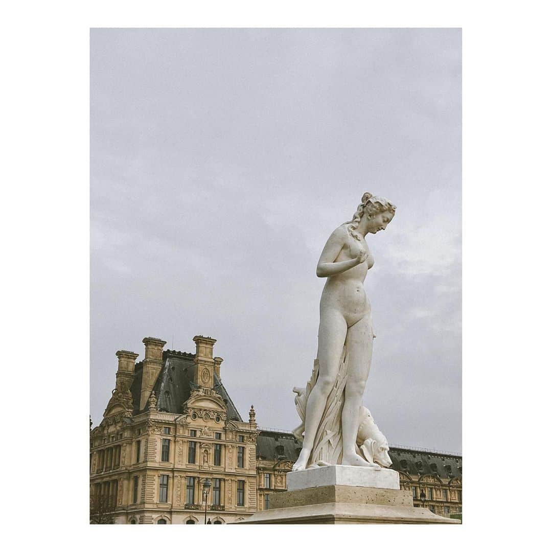 マーゴ・ヘイズさんのインスタグラム写真 - (マーゴ・ヘイズInstagram)「état d'esprit parisien 🇫🇷 tu me manques 🤍  @dior @diorbeauty」2月22日 5時53分 - margojain