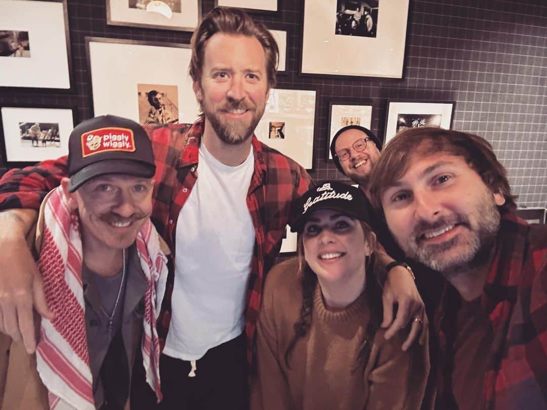 ヒラリー・スコットのインスタグラム：「Creating with this crew today was ✨ @ladya  @charleskelley  @davehaywoodla  @jongreen1979  @foyvance」