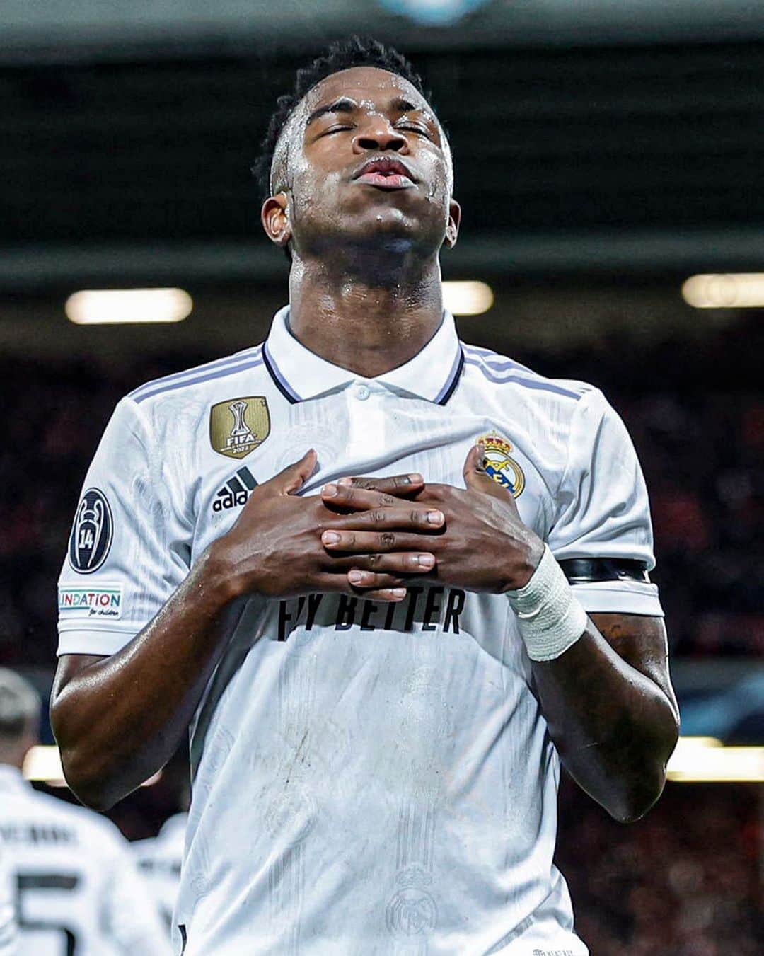 ヴィニシウス・ジュニオールのインスタグラム：「Señoras y señores, esto es el REAL MADRID 👑🤍」