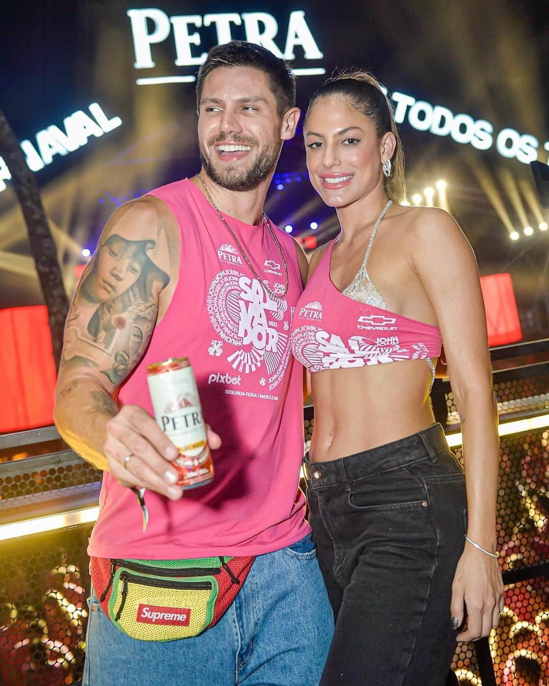 Jonas Sulzbachのインスタグラム：「A alegria de viver o melhor carnaval de todos os tempos!!! Inesquecível 😉 Valeu demaisss @cervejapetra   #petranafolia #bebacomsabedoria」