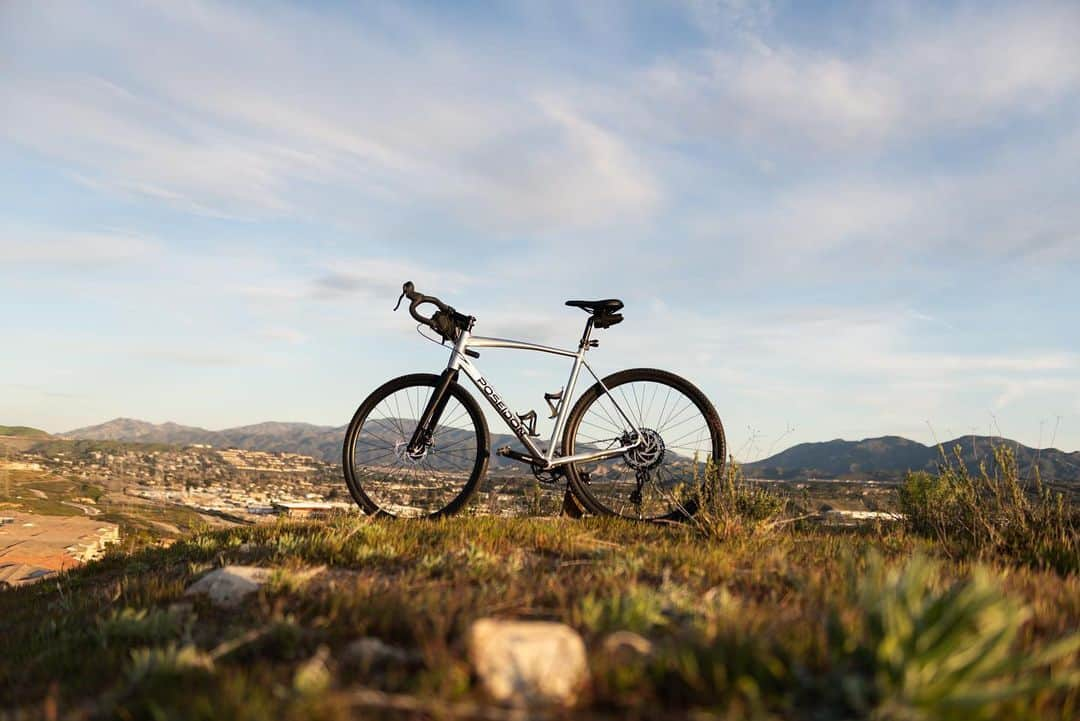 Karan B.のインスタグラム：「Living in L.A. has afforded me access to some incredibly scenic trails, offering sweeping views, steep descents, incredible community and more, all from my front door. This is why it felt extra special to team up with an LA-based company when I wanted to find ways to push the boundaries of my exploration. @poseidonbike has been the partnership of a lifetime, helping me find my happy place, mile after mile. I’ve been chasing views with the new X Ambition model and couldn’t be more stoked - even if the neighbors aren’t from seeing more of me in bike shorts. #poseidonbike」