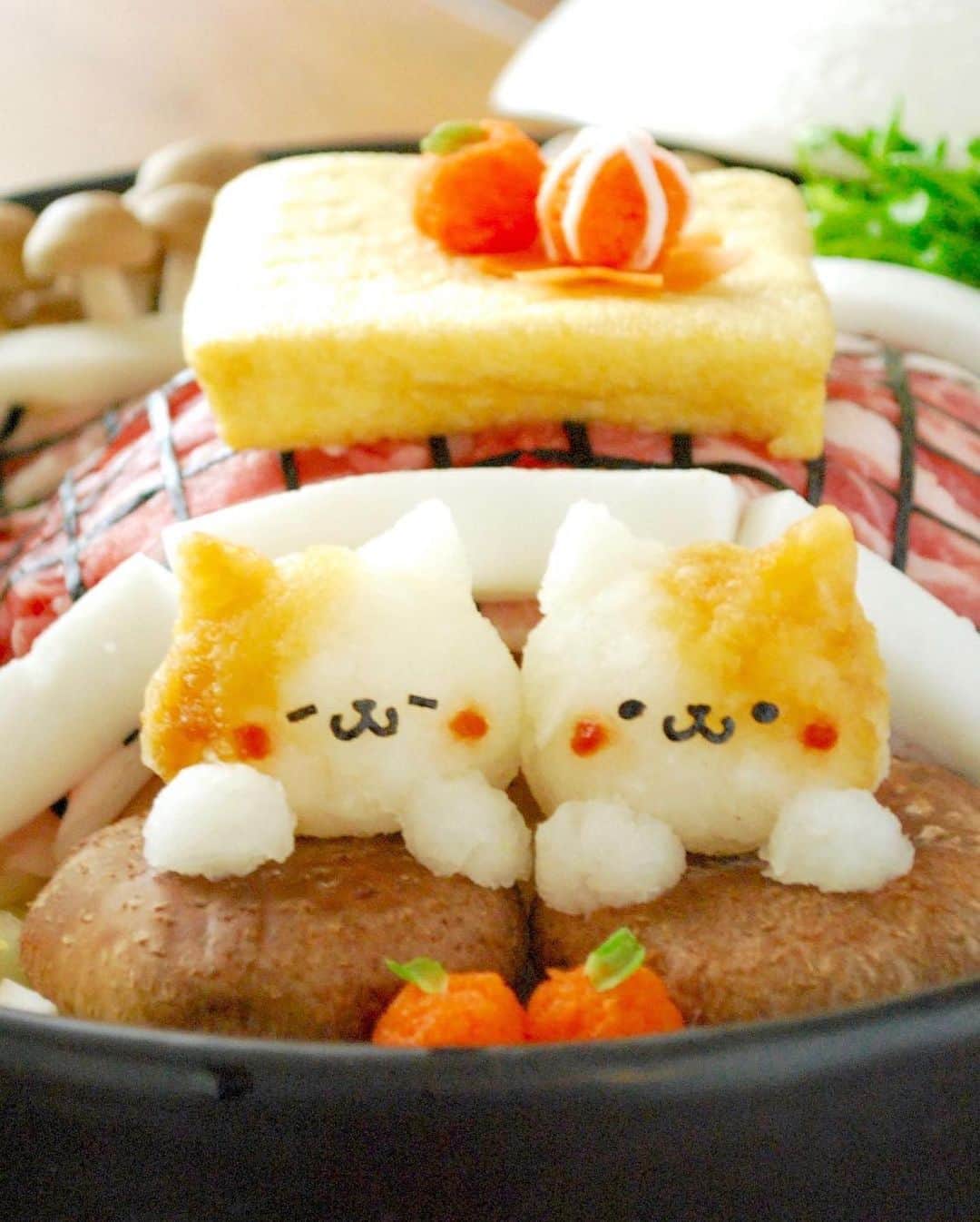 ザッキー☆さんのインスタグラム写真 - (ザッキー☆Instagram)「#猫の日　🐈‍⬛  @foodietable.jp さんのストーリーズにて猫鍋を紹介していただきました🤗  猫鍋✖️こたつ の最強コラボ🧡  こたつは豚バラの下に もやしをこんもり盛ってカサ増し⤴️ コスパ良し👍  #今夜は鍋  それから、ストーリーズにもアップしましたが、長男の所属する中学軟式野球チームにYouTuberの撮影が来まし  https://youtube.com/@7speedstar 走れ！大井チャンネルwithゴリスポ【野球YouTubeチャンネル】  @slugger7461sss_new  @naop_channel  ⤴️⤴️⤴️  近日アップされる予定です✨✨  「オレ、今日ファインプレーしたから👍」 と映る気満々の長男🤣  ファインプレーは試合で出せや！ と母は思う。笑  楽しいと集中するって事よね。 大井チャンネルのみなさん、ありがとうございました♪  #中学野球 #中学軟式 #新宿区のチームだよ #でも、他区の選手多し❣️ #ペガサスボーイズ #pegasusboys #体験受付中  #ザッキーのkitchen  #フーディーテーブル #kyarabenist   #鍋 #鍋つゆ #お鍋 #お鍋の季節 #鍋パーティー #おうちごはん #家ご飯 #簡単おかず #お手軽料理 #あたたまる #夜ご飯 #あったかごはん#こたつねこ部#デコ鍋#みぞれ鍋」2月22日 9時41分 - kazuyo_yamazaki