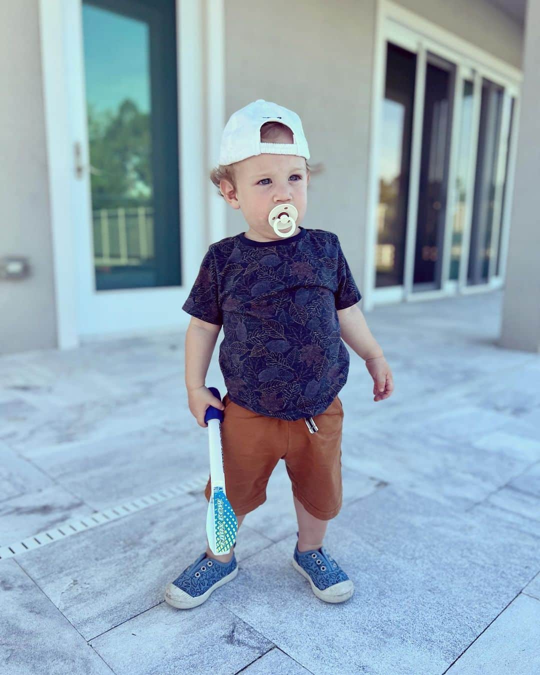 ローレン・マイコラスのインスタグラム：「Dude 🧃 @magic_mikolas39」