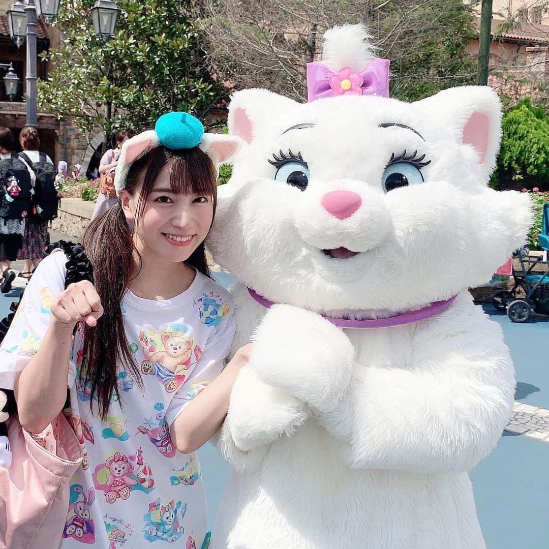 初川みなみのインスタグラム：「2/26(日)ズームサイン会決定✨ ⁡ ファンクラブ限定サイン会です😉 18：00から順番にお1人ずつとお話しです！ 楽しみすぎる🍒 ⁡ ぜひファンクラブチェックしてください✨ エッチな投稿もしてます🫶🏻🔞 ⁡ 👉 https://fantia.jp/fanclubs/366259 ⁡ #猫の日#にゃんにゃんにゃんの日#マリーちゃん#おしゃれキャット #ディズニー #東京ディズニーリゾート #ディズニーリゾート #ディズニー写真部 #ディズニーカメラ隊 #ディズニーコーデ #disney  #disneyresort  #tokyodisneyresort  ##disneylife#夢の国 #夢が叶う場所#ディズニーランド #東京ディズニーランド #TDL」