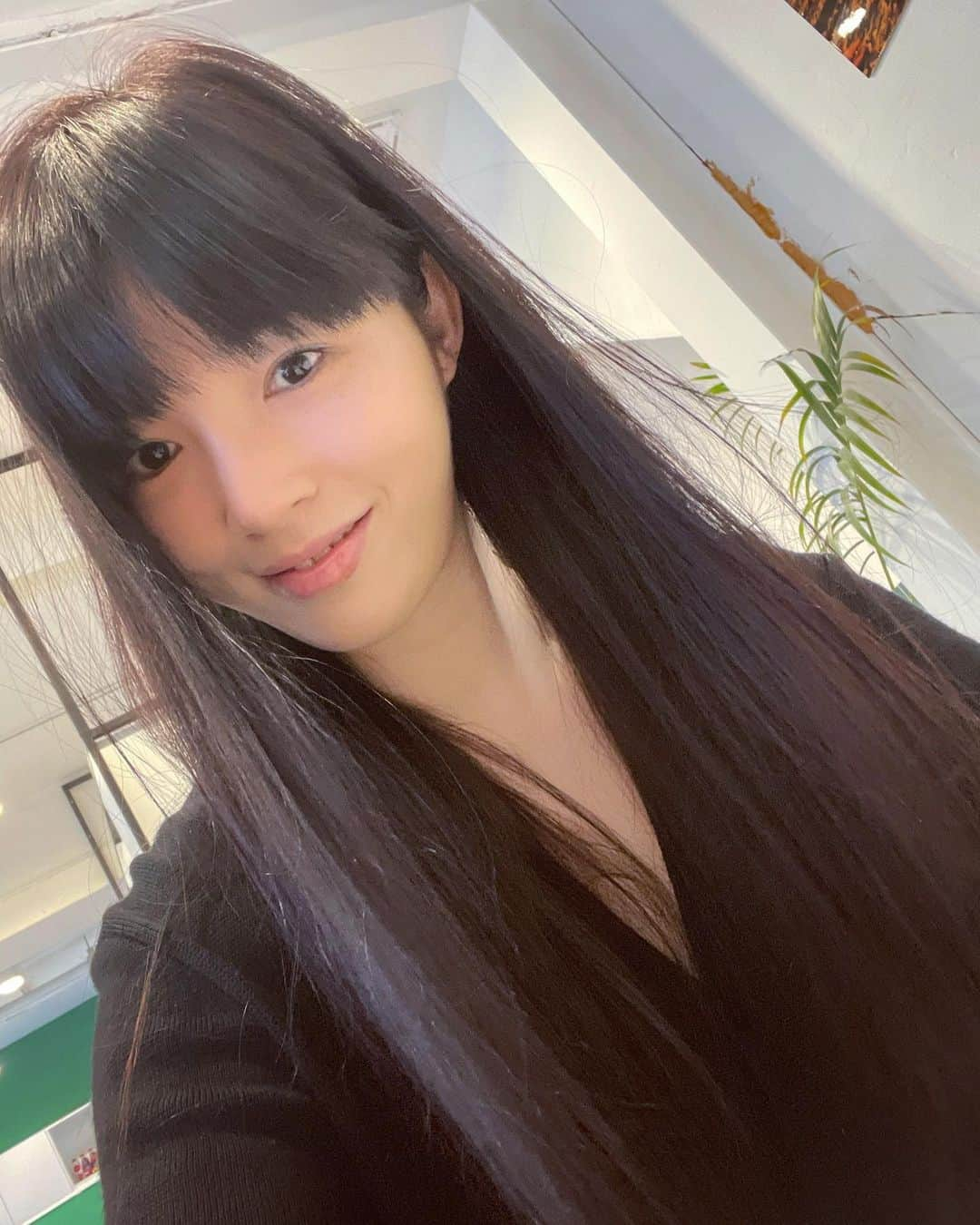 ユ・スンオクさんのインスタグラム写真 - (ユ・スンオクInstagram)「앞머리 자르고 기르고 기이르고옥 #💇🏻‍♀️  마지막 사진은 거지존 탈출기 😂 🥱 인내하라옥」2月22日 11時43分 - seungok_yu