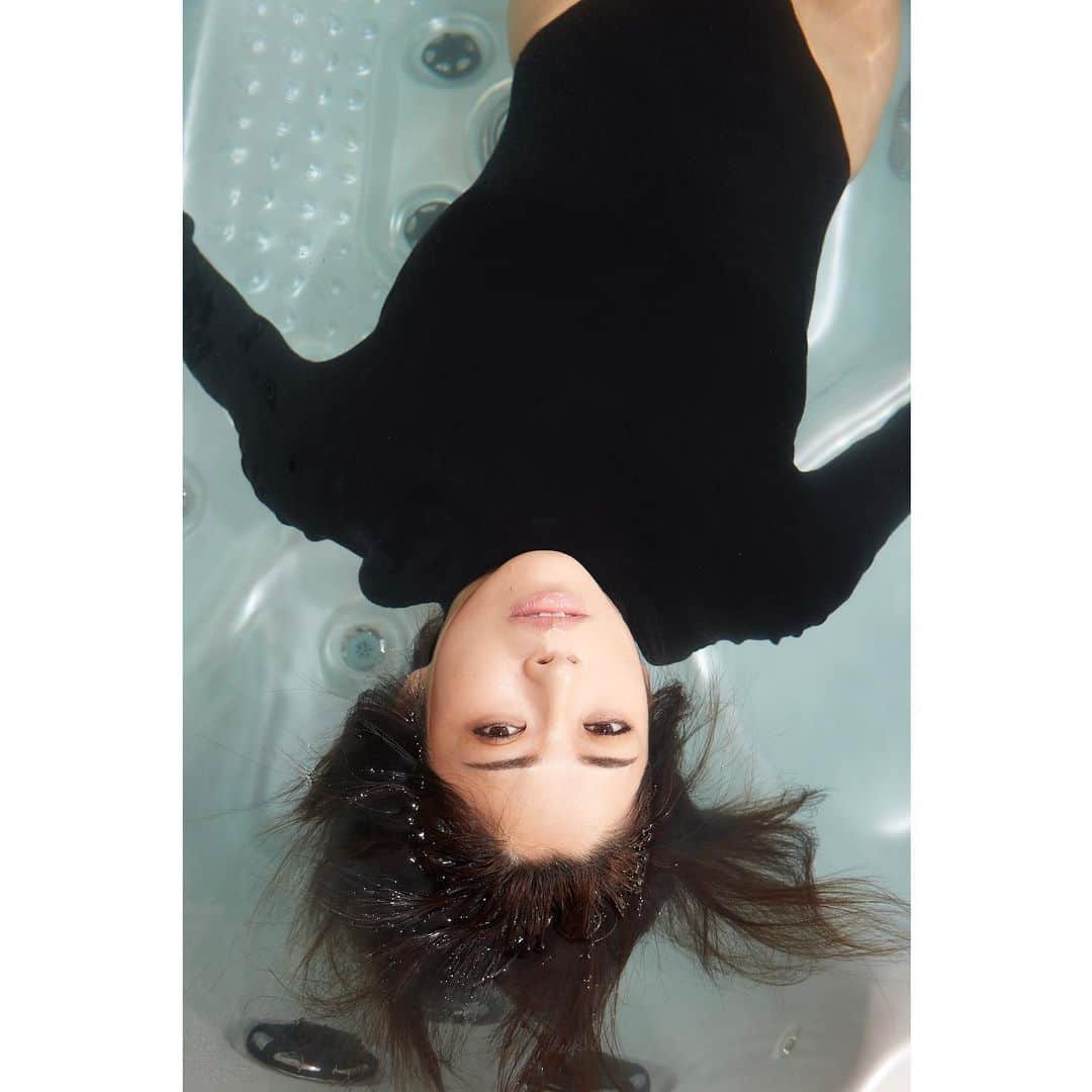 わちみなみのインスタグラム：「好きだったボディースーツ @tw2021twtw  @tw2021twtw  オーダーしたものが届くのが楽しみ😊  @noboruok  @keiichinitta   このメイク大好き  #sauna #サウナ #水風呂 #サウナで撮影」