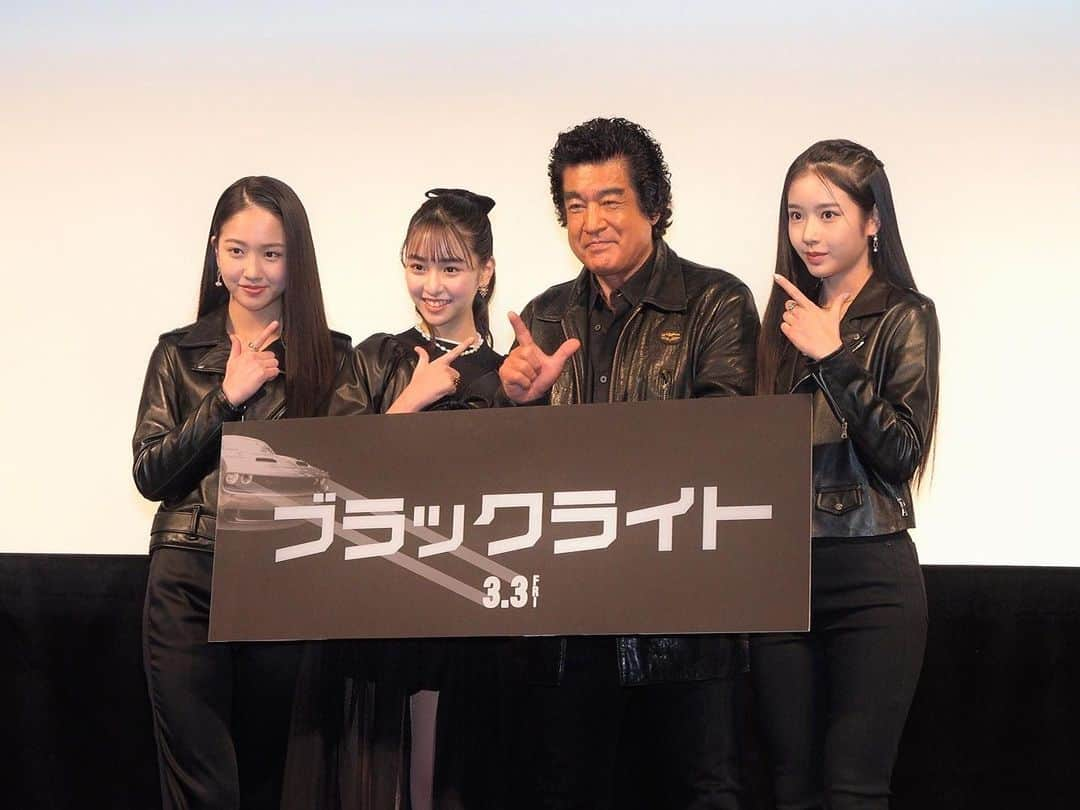 藤岡舞衣のインスタグラム：「. 映画「ブラックライト」特別試写会イベント に出演させて頂きました〜✨ ⁡ 出演リーアム・ニーソン演じる 主人公トラビィスが愛する家族のため、 死と隣り合わせになりながらも、命懸けで戦っている姿にとても感動してしまいました❤️‍🔥 ⁡ アクションで発揮される トラヴィスの強さや知恵も本当に凄かったです!!🔥  2023.3/3(金) 全国ロードショー公開 ⁡ 皆さんも是非ご覧ください🙌🏻 ⁡ #藤岡舞衣#藤岡弘#天翔愛#天翔愛 #ブラックライト#リーアムニーソン#映画#試写会 #イベント#愛#強さ#知恵#アクション#感動#家族」