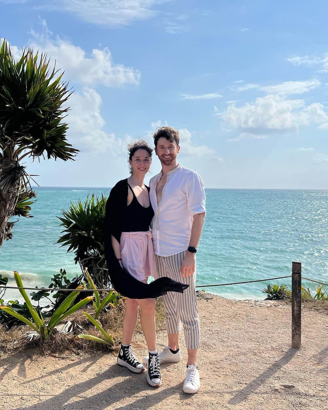 アレックス・ガメリンさんのインスタグラム写真 - (アレックス・ガメリンInstagram)「This is 30! Happy birthday to my other half from day one. I'm excited for all the adventures the future has in store for us, even with all of the trips and falls and table corners that just jump out at us 😂」2月22日 22時09分 - instagamelin
