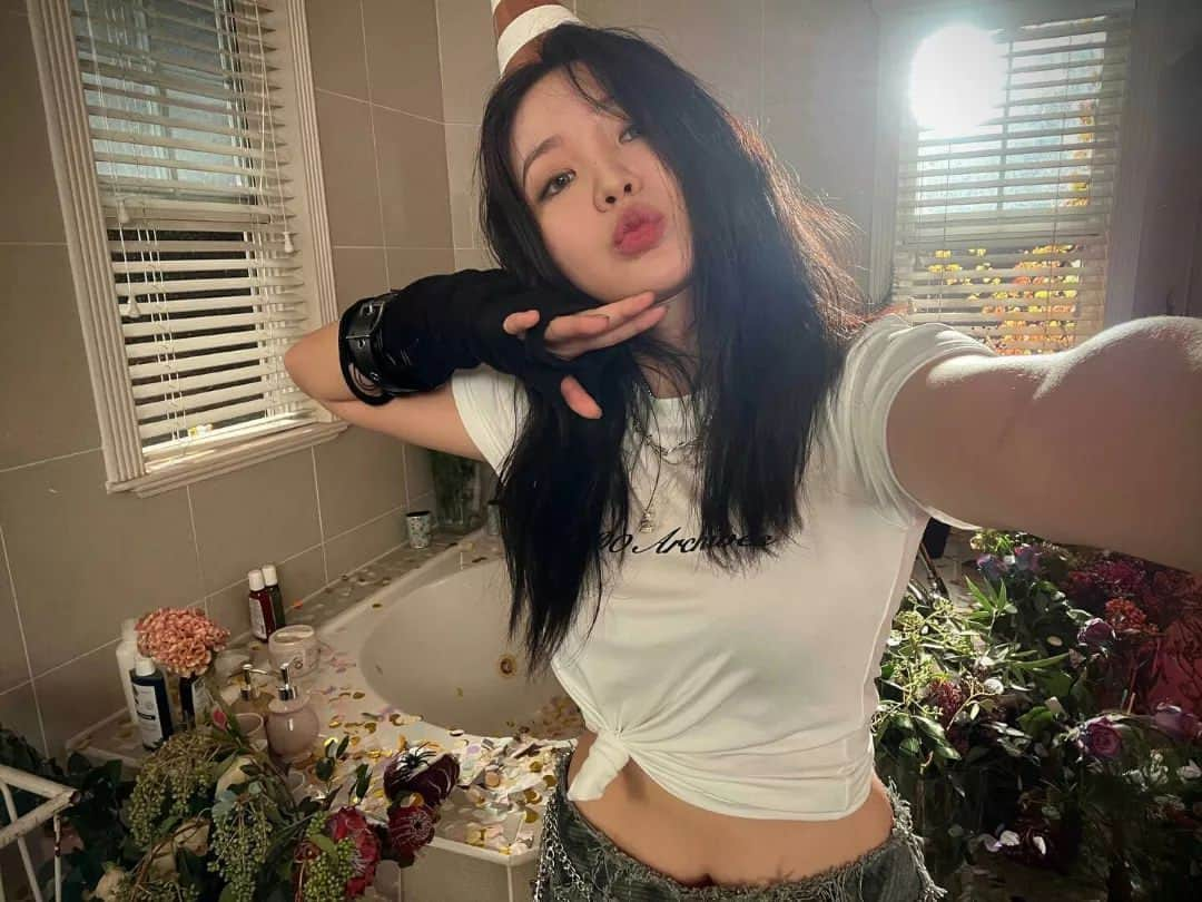 イェリさんのインスタグラム写真 - (イェリInstagram)「I finally survive for my semester 1😭(barely survive though😅) But I made it T^T Missing all my friends here~😭😘💜 #REDVELVET #YERI #레드벨벳 #예리」2月22日 22時26分 - redvelvet_yeri