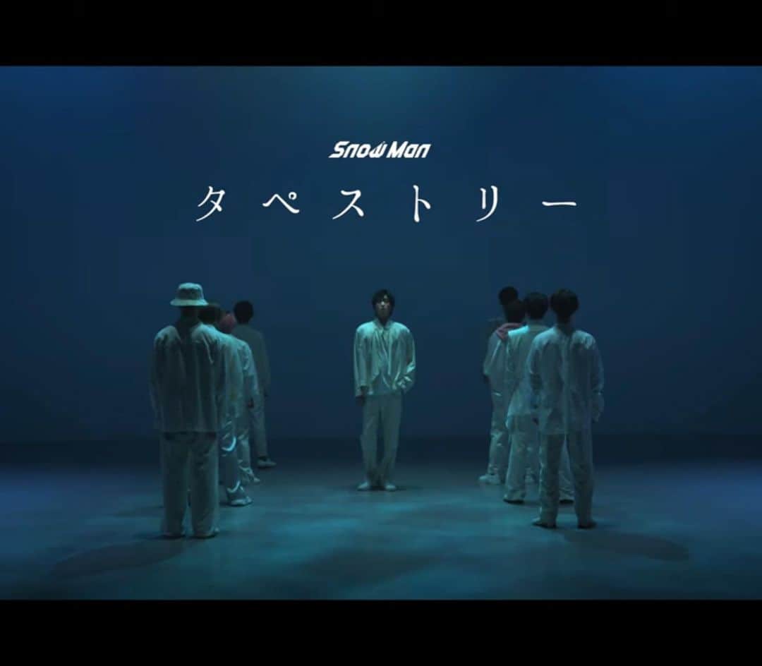 穴井隆文さんのインスタグラム写真 - (穴井隆文Instagram)「Snow Man 8th single @snowman_official_j  「タペストリー」 ⁡ choreographed by @eriko_ide16 & me ⁡ ⁡ Dance Practiceも公開されましたね！ ⁡ 今回は昔から一緒に踊っている井出ちゃんとの共同製作！ ⁡ エモーショナルな楽曲にジャズの要素も取り入れた振付を素敵に踊ってくれてます！！ MV、 Dance Practice共にたくさん見てください👍 ⁡ #snowman #タペストリー」2月22日 22時18分 - taabow919