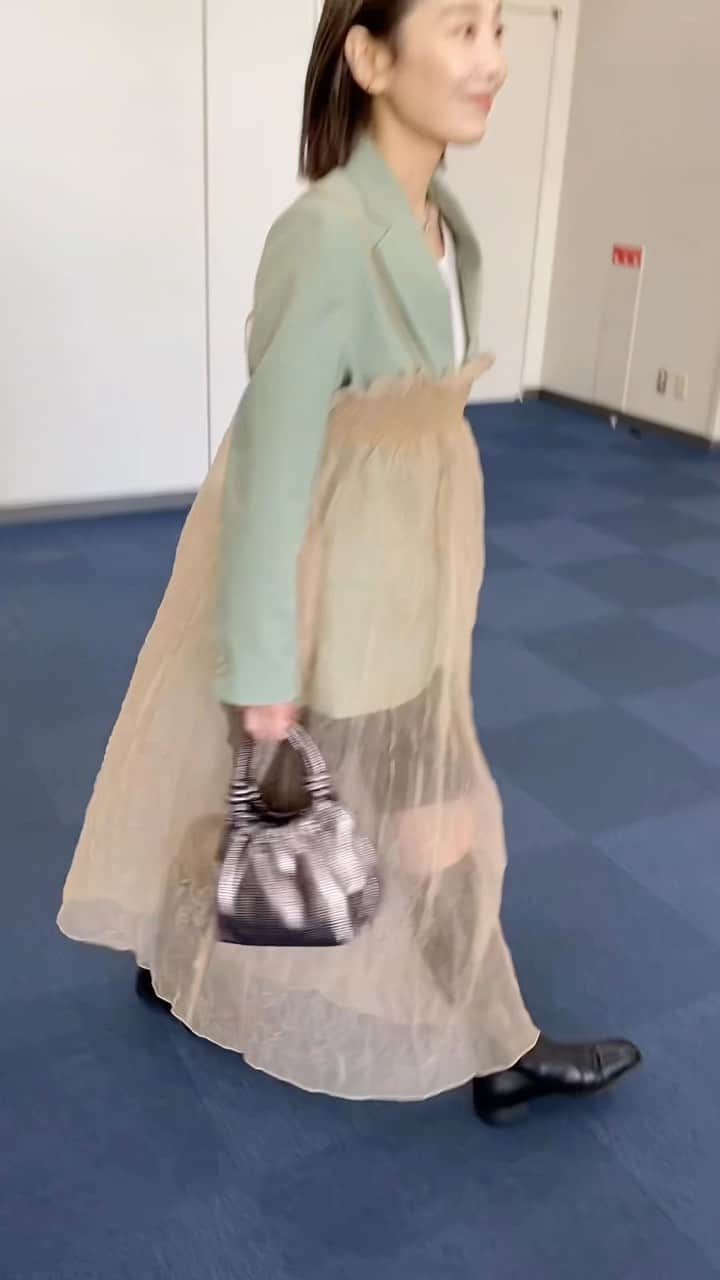 tappy1119のインスタグラム：「Spring color   昨日と今日のコーデ！👜👢💕💚」