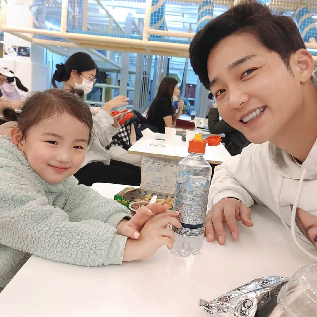 キム・ジヌさんのインスタグラム写真 - (キム・ジヌInstagram)「#김단희 #family #cute」2月22日 22時28分 - jinu0717