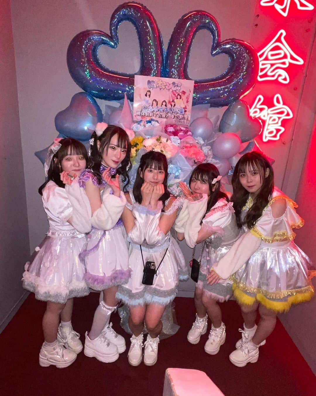 さきさんのインスタグラム写真 - (さきInstagram)「2023年2月18日わちゃ☆さき卒業らいぶありがとうございました！沢山の人が最後見届けにきてくれて本当に嬉しかったですああありがとう（；_；）💧個性豊かなメンバーと出会って皆みんなかわいくて面白くて本当に愛おしいんだよね、なんかママとかお姉ちゃんって呼ばれてたけど本当にそんな感じでそんな皆と出会えたのがすごく嬉しかった！にぃなンにはいって出会えた皆もいたし、なによりずーっと応援してくれてる皆には本当に感謝ですありがとう（；_；）どんな時もそばにいて見守ってくれてありがとう本当にさきの宝です。またどこかで会えたら優しくしてください(^-^)仲間👍🏻さきのアイドル人生すごく幸せいっぱいでした‼️だいすきやあ〜〜」2月22日 22時28分 - tokimekiwaccha