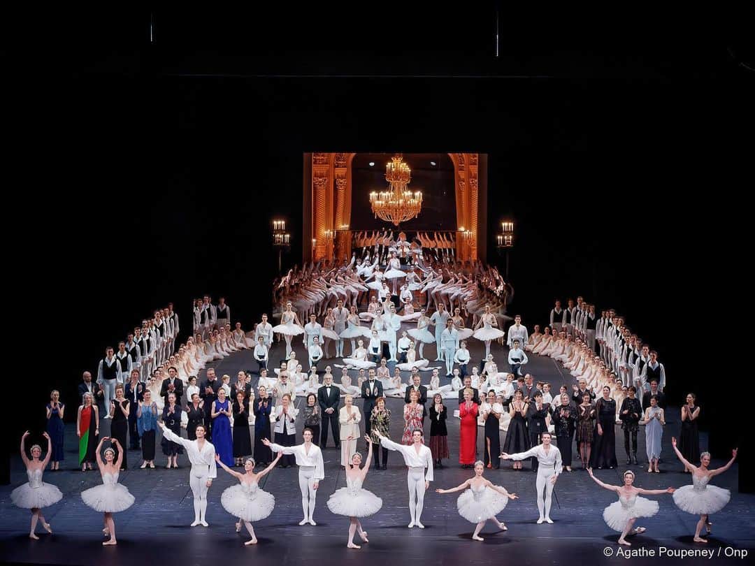 ドロテ・ジルベールのインスタグラム：「Souvenir de la soirée en hommage à Patrick Dupond. Les danseurs de la Compagnie, les élèves de l’Ecole de danse et les anciens danseurs Étoiles.」