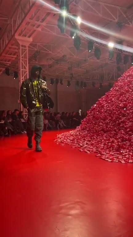 ミゲルのインスタグラム：「@diesel ⛽️」