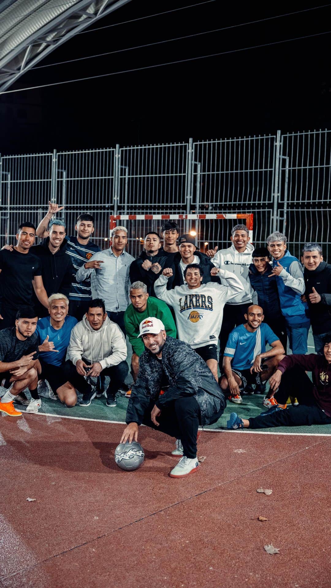 ショーン・ガルニエのインスタグラム：「@alvez10_ok won and come with me in Barcelona」