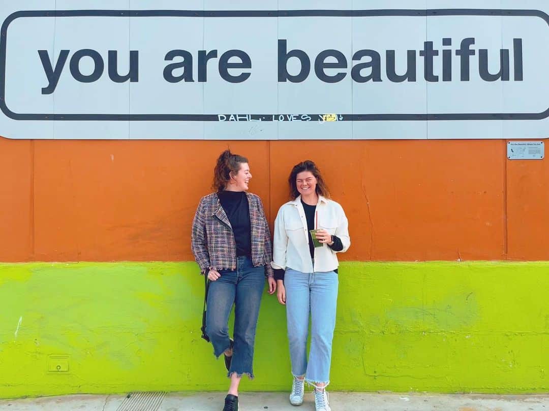 アリソン・シュミットのインスタグラム：「🫵🫵🫵🫵🫵🫵  Friendly remember to surround yourself with people who lift you…build you up when you’re down and lift you when you’re high 🫶💞🔒✨   #vibes #selflove #affirmations #friendship」