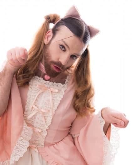 レディビアードのインスタグラム：「It’s cat day in Japan.  Meow🐈  #猫の日 #ladybeard #cat #猫耳」