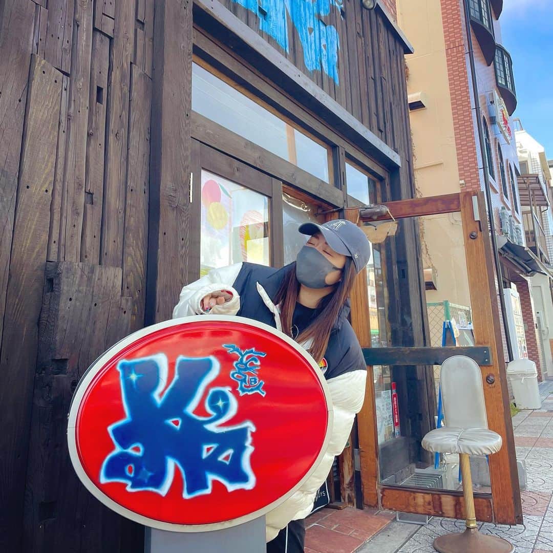 のインスタグラム：「寒すぎてパパのダウン借りた😅 #西成」