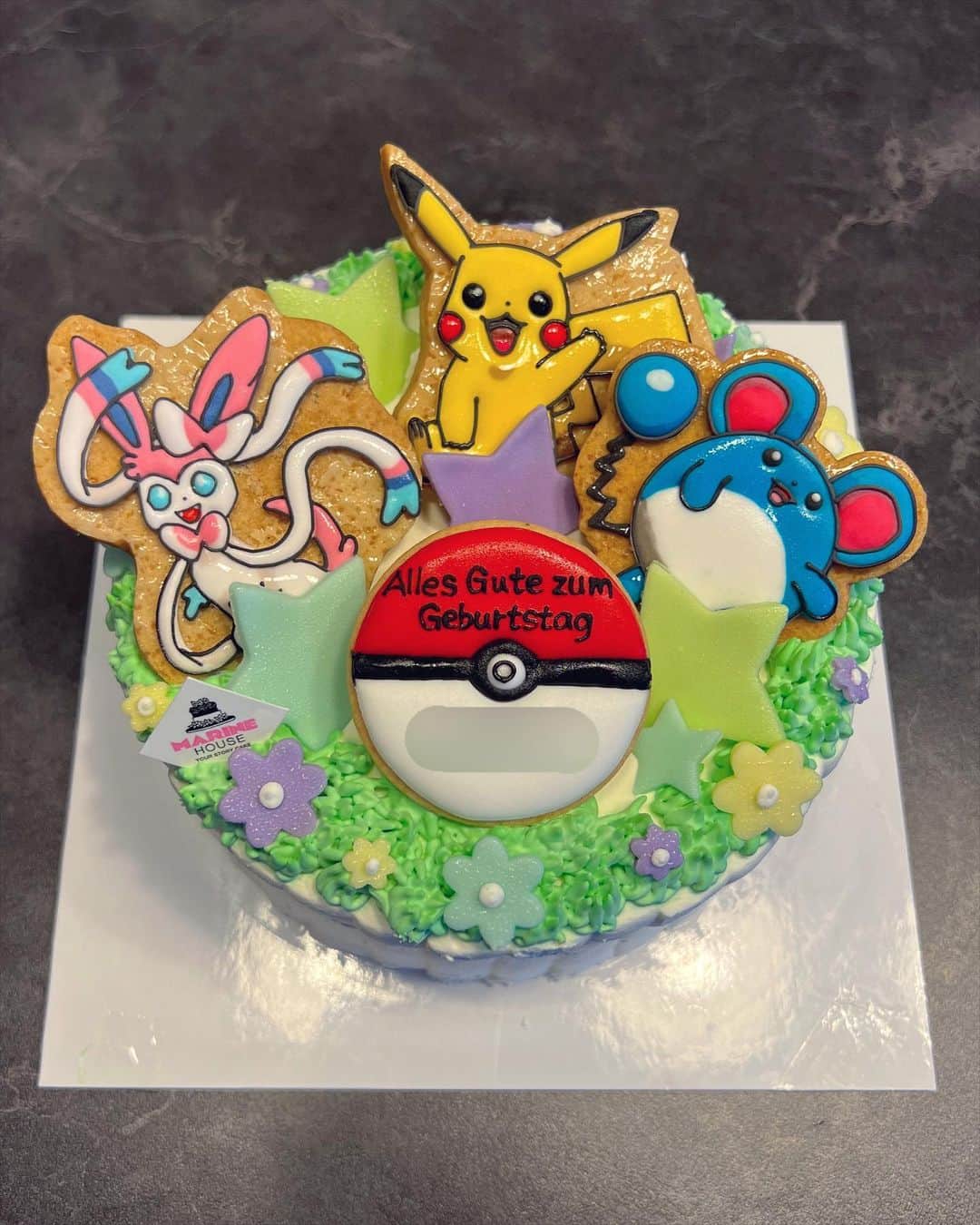 三輪麻未さんのインスタグラム写真 - (三輪麻未Instagram)「長女の去年のBirthday cakeがかわいいな♡って。  今更ですが...  #happybirthday#ポケモンケーキ#ポケモン#Pokémon」2月22日 14時40分 - asami_miwa
