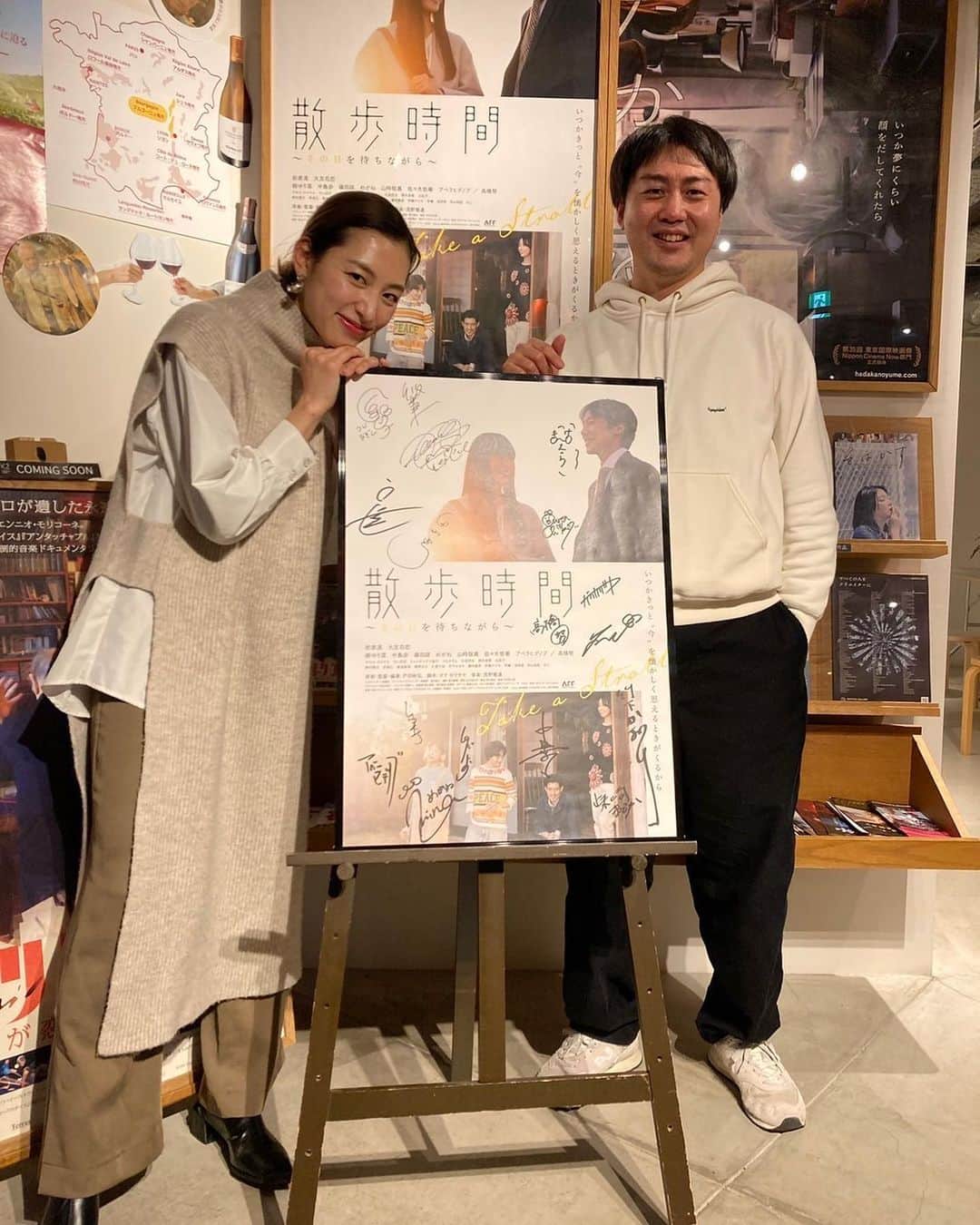 下京慶子さんのインスタグラム写真 - (下京慶子Instagram)「🚶‍♂️ ドローンで参加させていただいた 映画「散歩時間」のトークショーにお邪魔してきました🍀 裏話がたくさん聞けて、戸田監督とはこの時代にどう製作をしていったらいいんだろうね〜と、そんな素直な話も出来て、とても楽しい時間になりました。 ご来場いただいた皆様、ありがとうございました☺️  そしてなんと❕ 3月2日まで再々延長上映が決定したようです✨  シモキタエキマエシネマK2にて 上映時間はHPをご覧ください🌸  "いい映画"です。  #散歩時間」2月22日 15時48分 - keiko_shimokyo