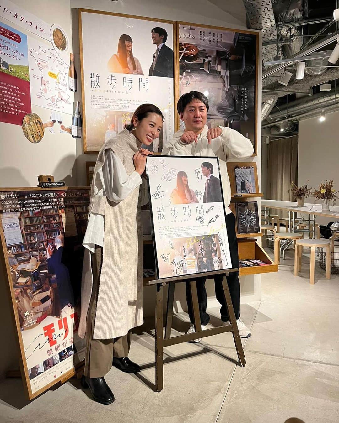 下京慶子のインスタグラム：「🚶‍♂️ ドローンで参加させていただいた 映画「散歩時間」のトークショーにお邪魔してきました🍀 裏話がたくさん聞けて、戸田監督とはこの時代にどう製作をしていったらいいんだろうね〜と、そんな素直な話も出来て、とても楽しい時間になりました。 ご来場いただいた皆様、ありがとうございました☺️  そしてなんと❕ 3月2日まで再々延長上映が決定したようです✨  シモキタエキマエシネマK2にて 上映時間はHPをご覧ください🌸  "いい映画"です。  #散歩時間」