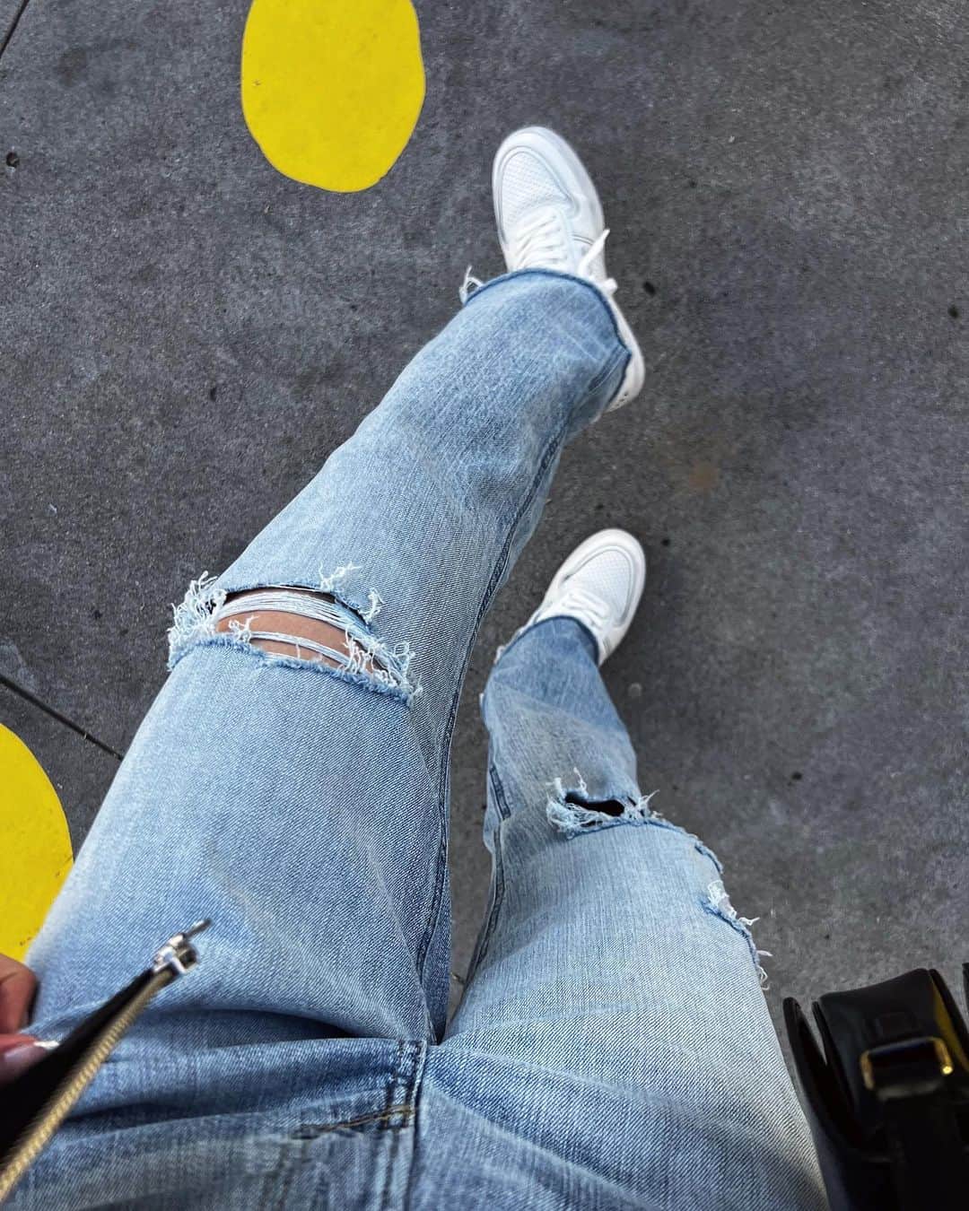 のインスタグラム：「@yanuk_official 👖💛 ( ボーイズストレートLEA )  #ヤヌーク #yanuk #ヤヌークデニム #クラッシュデニム #デニムコーデ」
