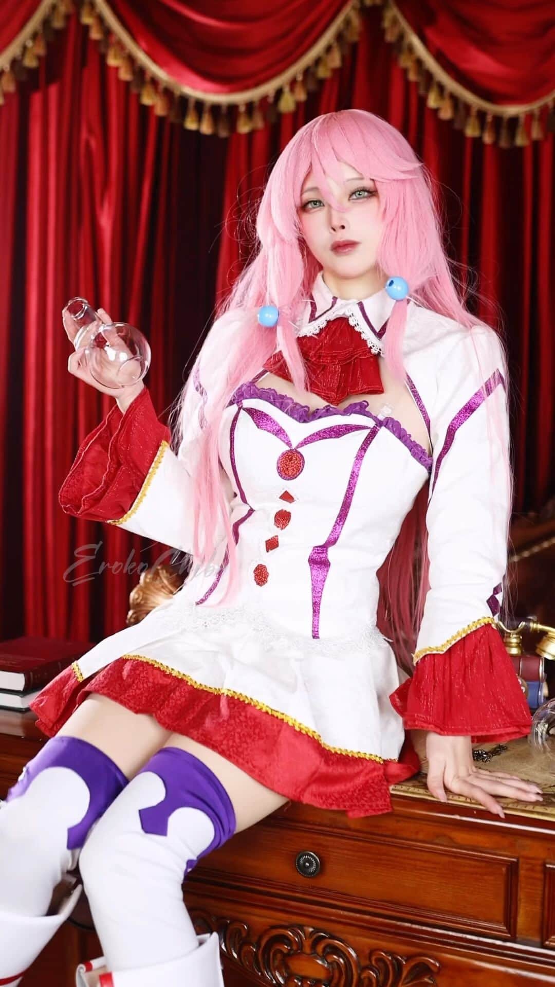 EROKOのインスタグラム：「Who’s my good puppy 🐶 Woof for the drug」