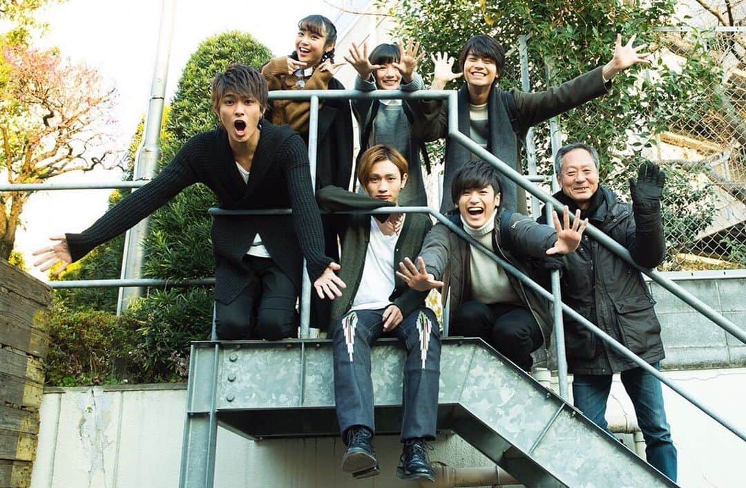 松本岳のインスタグラム：「かすみんがアップしてたこの写真懐かしい！笑 特撮のカメラマンの松村さんがいる！笑 ニンニンジャー8周年、そんな僕は今年で30歳を迎えます。 そして30歳の4月８日に僕のバースデイイベントを行う予定です。 みな様お待ちしております！  #ニンニンジャー8周年   #ニンニンジャー」