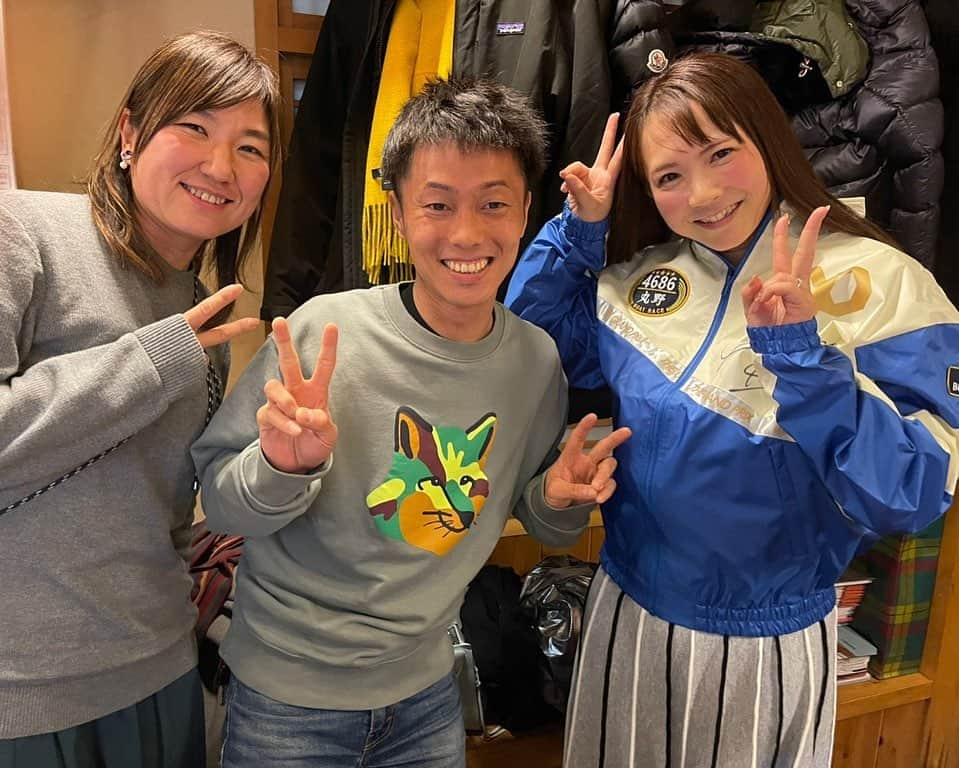 丸野 一樹のインスタグラム：「女子プロ野球のレジェンド 小西美加さん @mika18_konitan   そして京都で1番有名なアナウンサー😁 「なごみん」こと海平和アナウンサー @nagomi_umihira753  と偶然お会いしました☺️  みんな京都愛溢れる方達で とても楽しくお話しできました😆  ありがとうございました‼️  #丸野一樹 #小西美加  さん #海平和　アナウンサー #なごみん #京都」