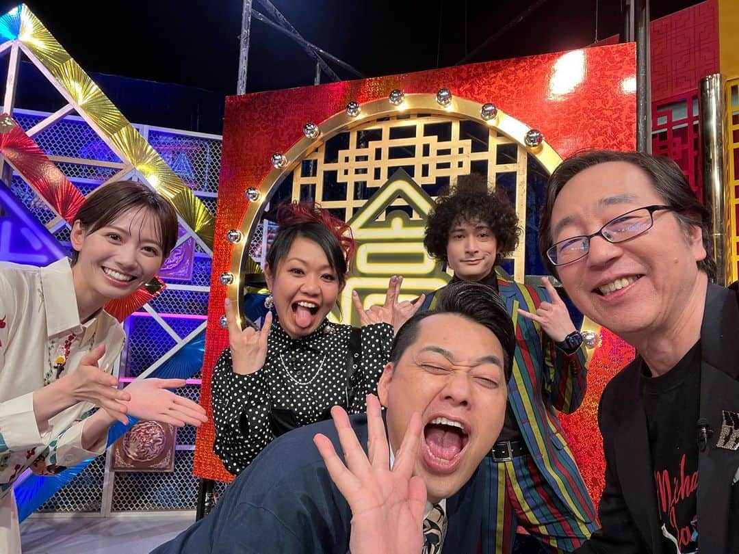 みののインスタグラム：「本日2/22 日テレ19:00〜 「一番持ち寄りバラエティ我がMAX」 デビッド・ボウイ解説で出演します！ 観てね👩‍🎤👩‍🎤」