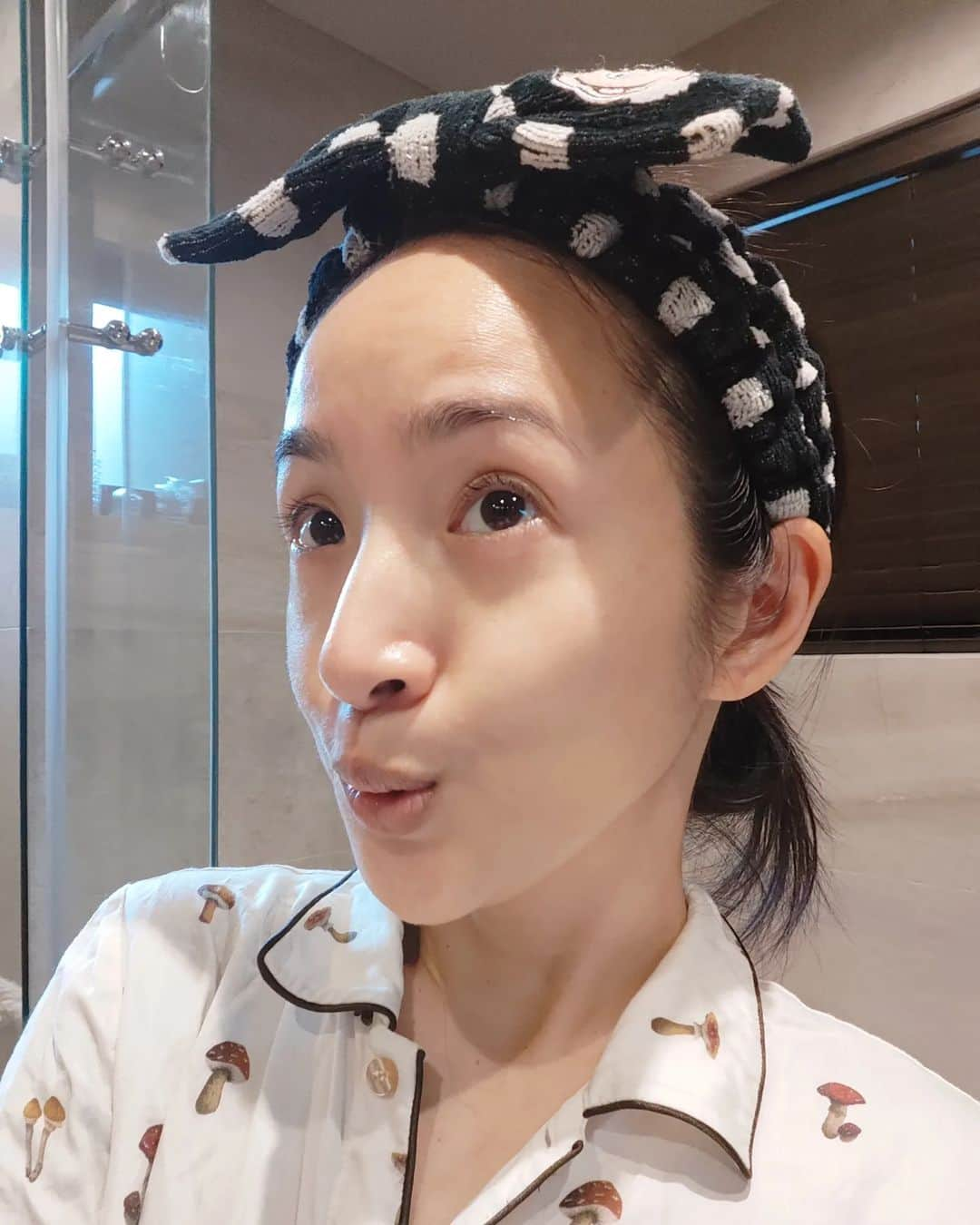 リン・イーチェン（Ariel Lin/アリエル・リン）のインスタグラム：「再過幾天我們就要來一起同歡啦！期不期待呀？！  為了讓本次活動更加有趣，我決定要來公佈這一次的dress code ~「睡衣趴」!!!   期待大家用心打扮！愈吸睛或愈有創意的愈有機會得到特別獎項唷！真的不好意思穿睡衣來也沒關係啦！只是就得眼巴巴地看著別人拿獎囉！！🤭  要不然...建議你們帶個保鮮盒在身上好了，或許會有意想不到的驚喜😉  我們禮拜天見！😘  #1×（20+1）」