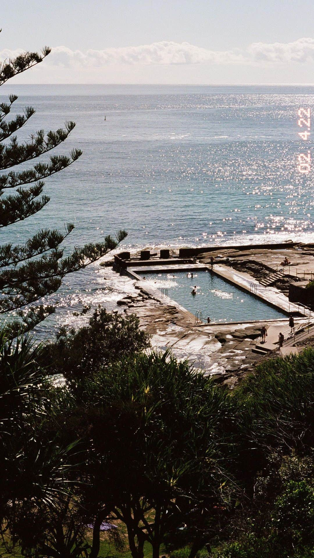 エリー・バレンのインスタグラム：「#vanlife for the weekend as a family of 4 🥰  #yamba #nsw #travel #family」