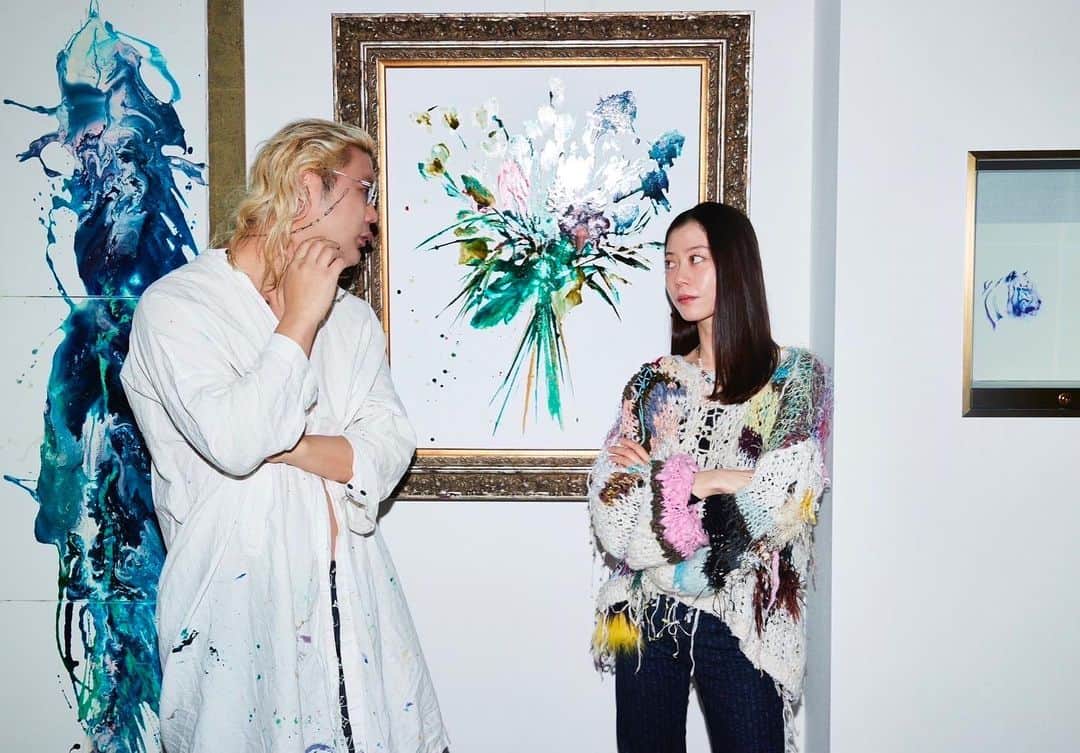Sumireのインスタグラム：「⁡ 展示　Free note スギヤマタクヤ×SUMIRE を開催致します。 今回は2人の自由な発想の中自然体で生まれたコラボ作品の展示を致します。 飾り気のない脳みその中を覗き込むような気の抜けた中に綴られた日々を垣間見る事が出来るそんな展示となりました。 どうぞ皆様お越し下さいませ！ 会期 2/28〜3/9 会場 東京都港区北青山3-12-12 オープン毎日12:00〜20:00 photo by  KEIICHI NITTA」