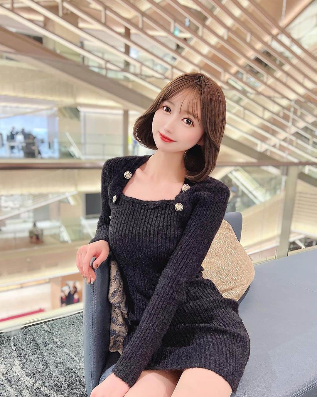 伊上あやさんのインスタグラム写真 - (伊上あやInstagram)「綺麗めcode🖤 最近BLACKにハマってる私😌 全身黒コーデって ...