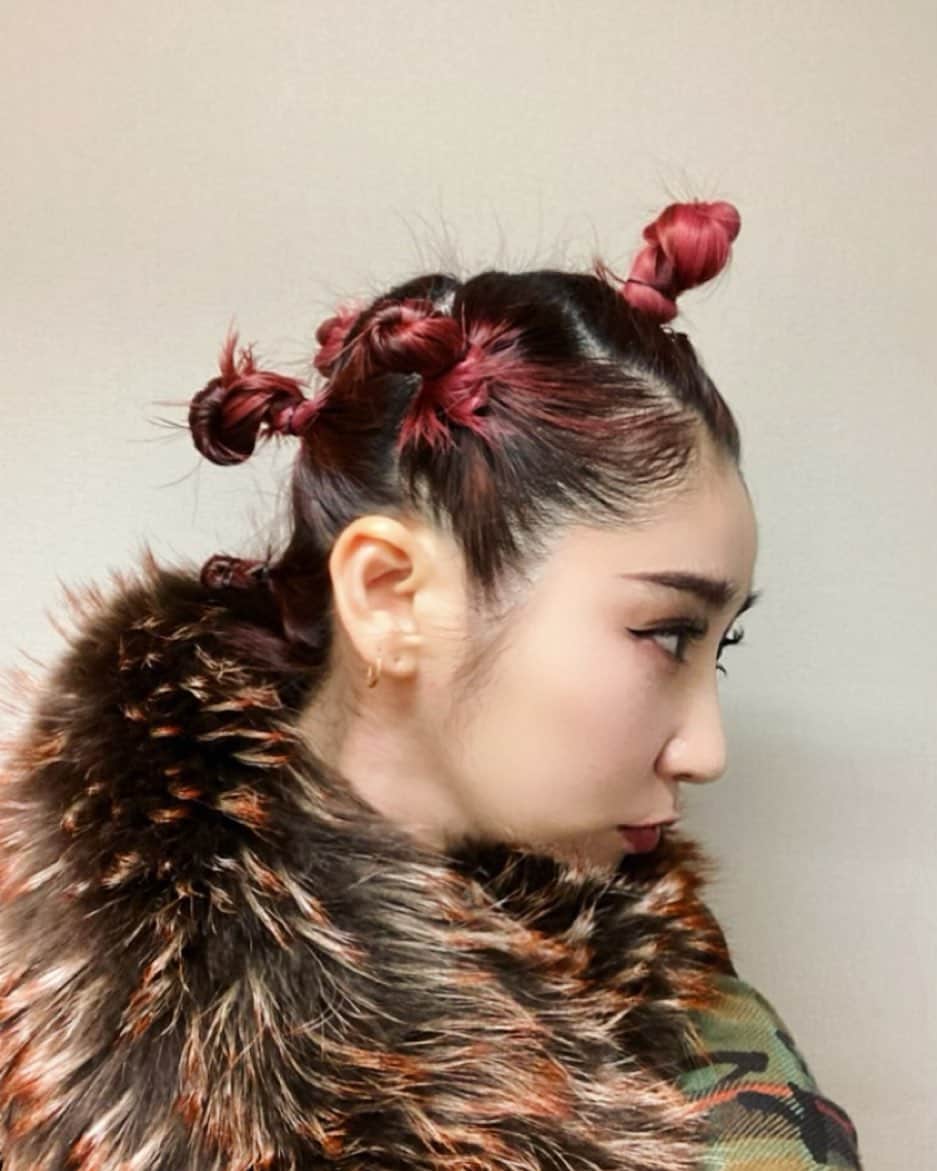 上田愛子さんのインスタグラム写真 - (上田愛子Instagram)「🦠みたいな髪型にしてもろた🦠  @kiri_yoshiki」2月22日 18時30分 - aikosenseidayo