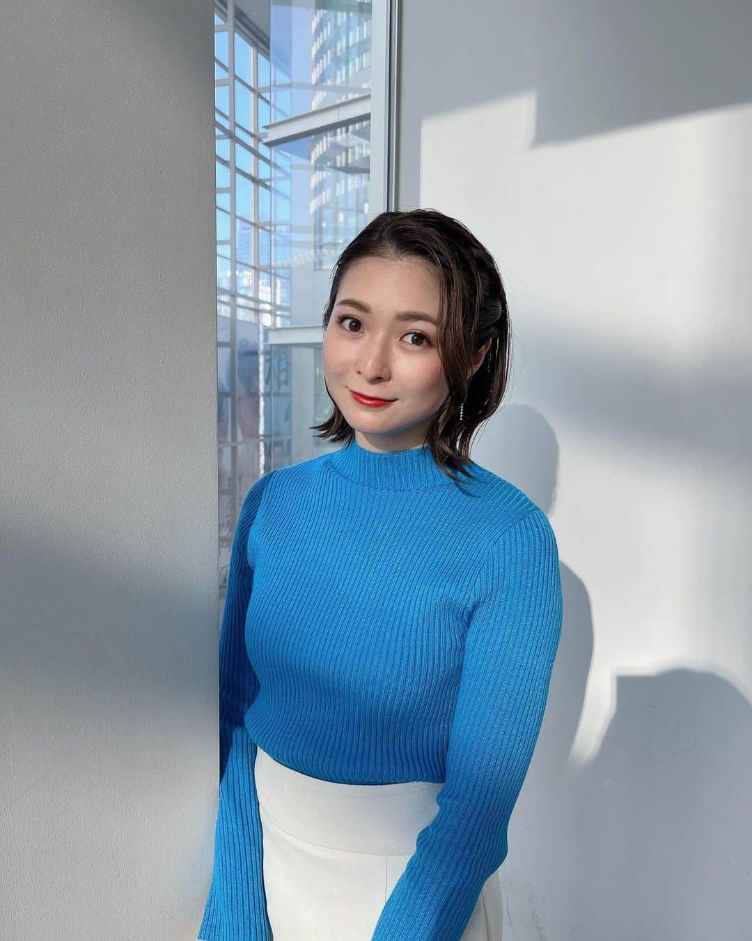 住田紗里のインスタグラム：「真っ青なトップスでした✨ 今日は「温泉マークの日」と「猫の日」ですね  トップス•スカート clear（@clear.official）  #グッドモーニング#衣装#clear#青#blue#テレビ朝日#テレ朝#テレビ朝日アナウンサー#アナウンサー#住田紗里」