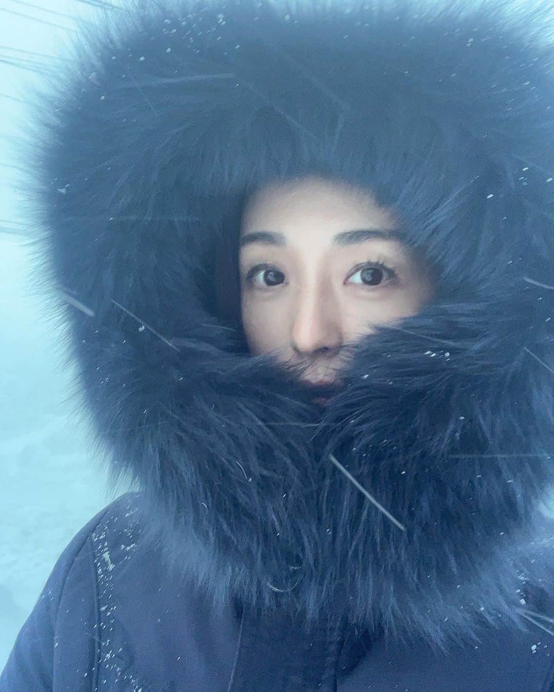 祥子のインスタグラム：「❄️ snow is beautiful. but very very cold.  今年も良い所でした☃️ 3日連続はさすがに身体バキバキ⛷  #vacation #ski #snowboard #休暇 #wintersports #thankyou #ニセコ #北海道 #niseko #japan」