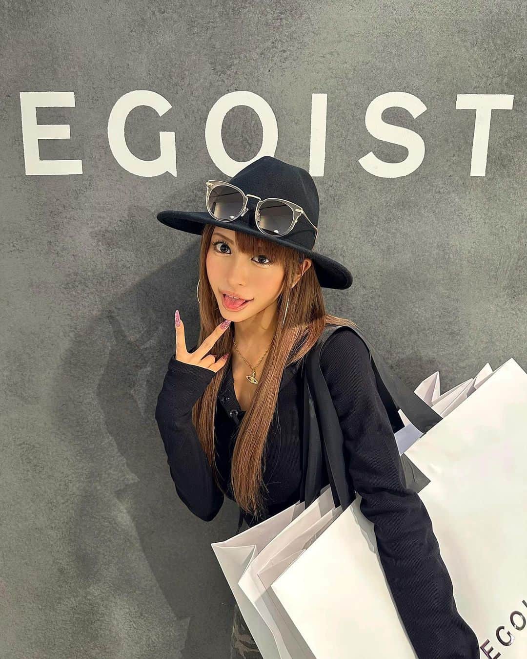 華のインスタグラム：「こっそりマルキューの店舗視察してきた🤓💜 みんなもEGOISTでお買い物してね🪄  私服 : 全身 @egoist_official  #EGOIST #ディレクターcode」