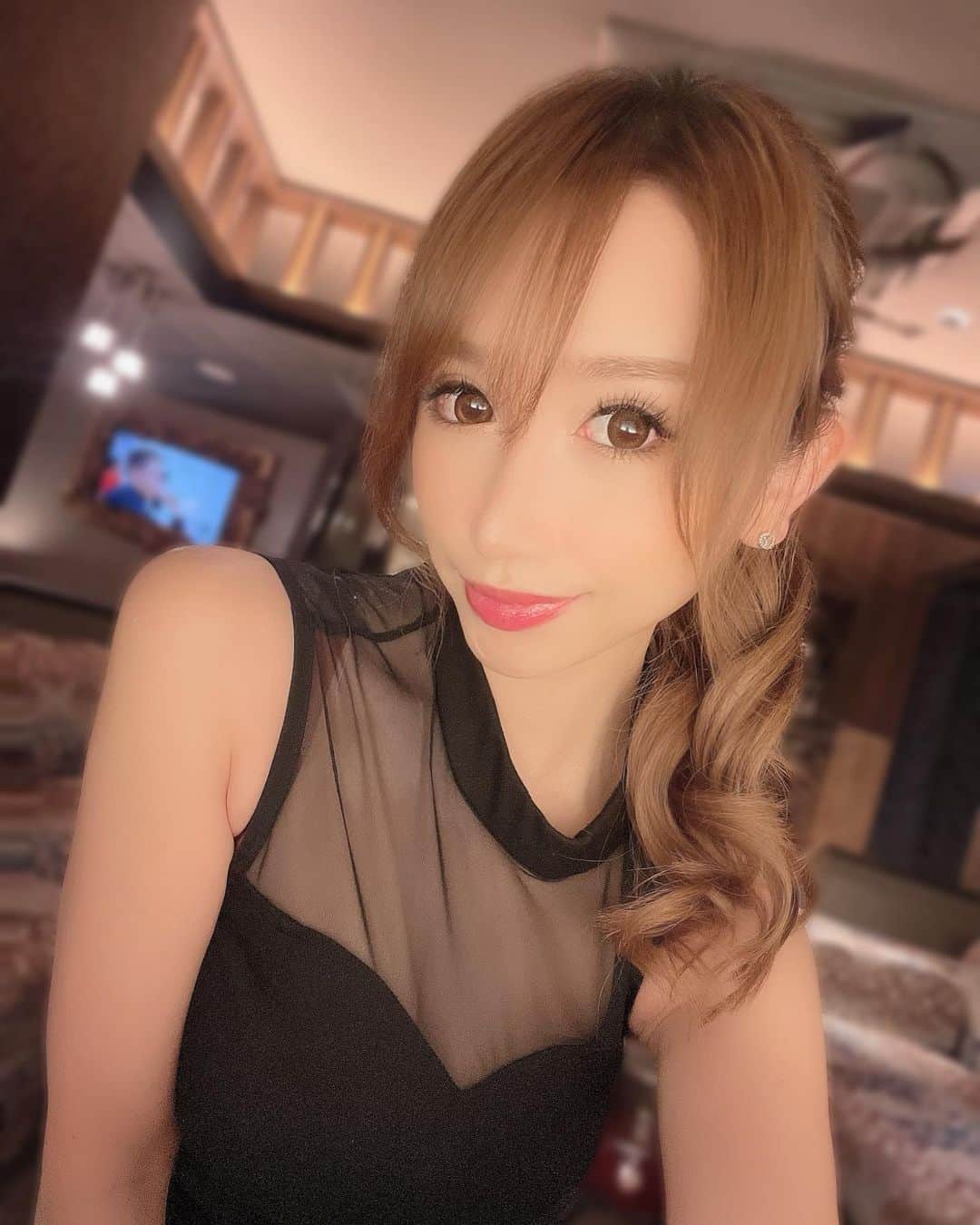 神咲れんのインスタグラム：「.  好評だったので👱🏻‍♀️👱🏻‍♀️👱🏻‍♀️  #キャバクラ #キャバ嬢 #歌舞伎 #ヘアメイク #ポニーテール #instagood #followｍe #likesforlike #ponytail  #hairstyle #dress」