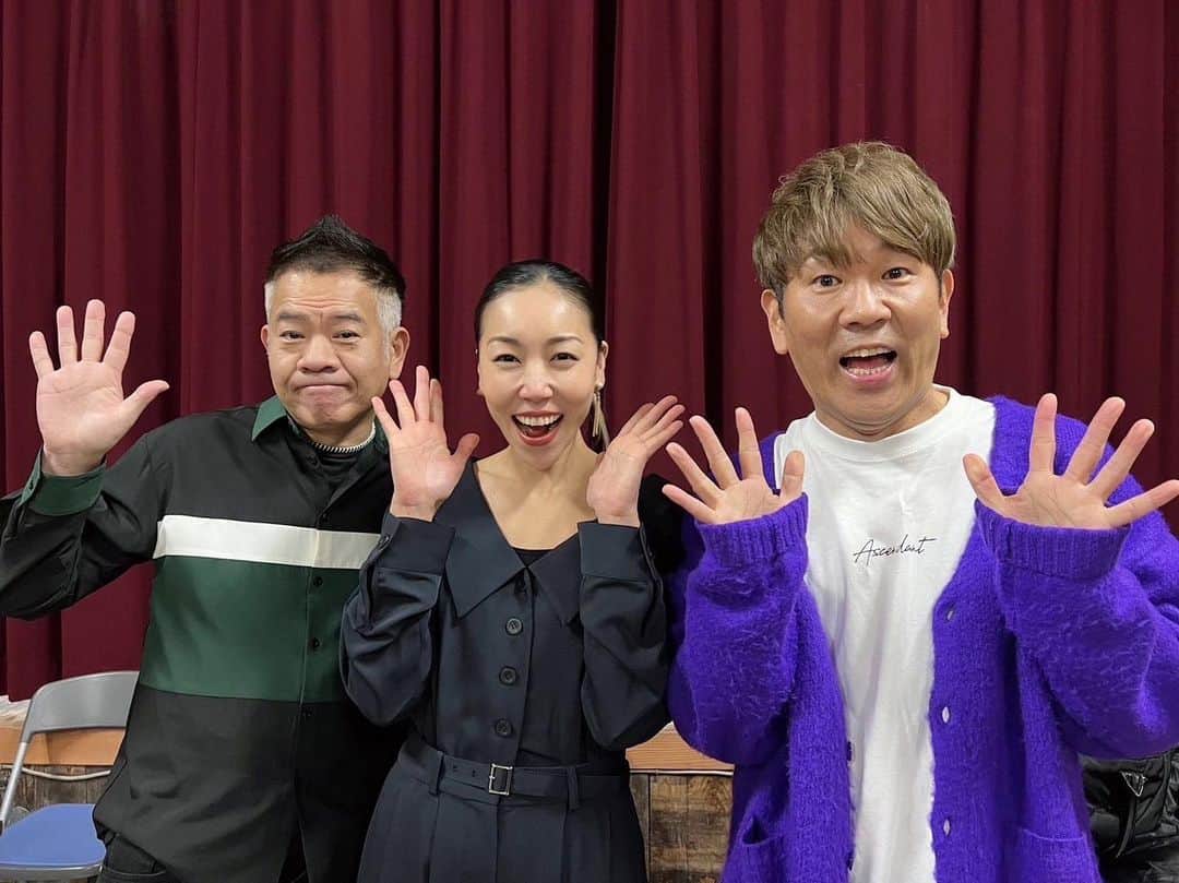 安藤モモ子のインスタグラム：「2月22日(水)よる7時🔥 テレビ高知「キテレツが咲く」👾🫶👾  地元民が知っているようで知らないグルメやスポットを高知が誇るキテレツプレゼンターたちが、 お笑いコンビ・FUJIWARA のお二人にご紹介する番組🧚🏻‍♀️✨  わたしもキテレツプレゼンターとして、佐川町の素晴らしいお茶園をご紹介させていただいてます🌿✨  ぜひご覧ください😆  放送後はTVerでもご覧いただけます📺🌈  KUTVテレビ高知 「キテレツが咲く」 2023年2月22日(水) 19:00〜20:00 O.A.  #キテレツが咲く #FUJIWARA #デハラユキノリ #しばっち #安藤桃子 #テレビ高知 #高知」