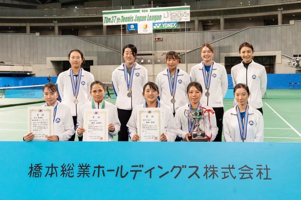 小堀桃子のインスタグラム：「. . .  日本リーグ、橋本総業ホールディングス女子チーム、準優勝でした🥈 . 連日たくさんの応援、本当にありがとうございました。 . . . #日本リーグ #テニス日本リーグ #橋本総業 #橋本総業ホールディングス #東京体育館 #tennis」