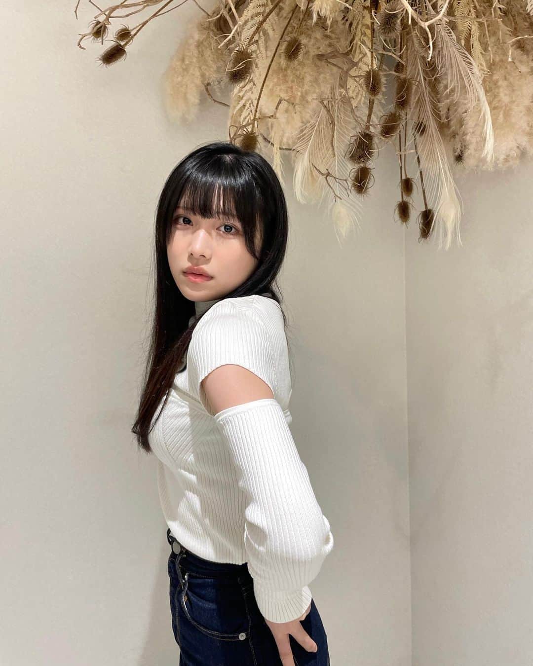 卯余野陽菜乃のインスタグラム：「. お久しぶりです🐈！ 今日すごく寒い〜 寒い日はなにを食べたくなりますか？私は寒いとおでんとかお鍋が食べたくなります🤤 . . パリジェンヌして1ヶ月経っても綺麗で感動！いつもありがとうございます♡   何年ぶりかにホワイトニング受けたら、歯が明るくなってやっぱり定期的にやろうと思った！たくさん笑うしね☺︎一番人気のプレミアムコース！ . .」