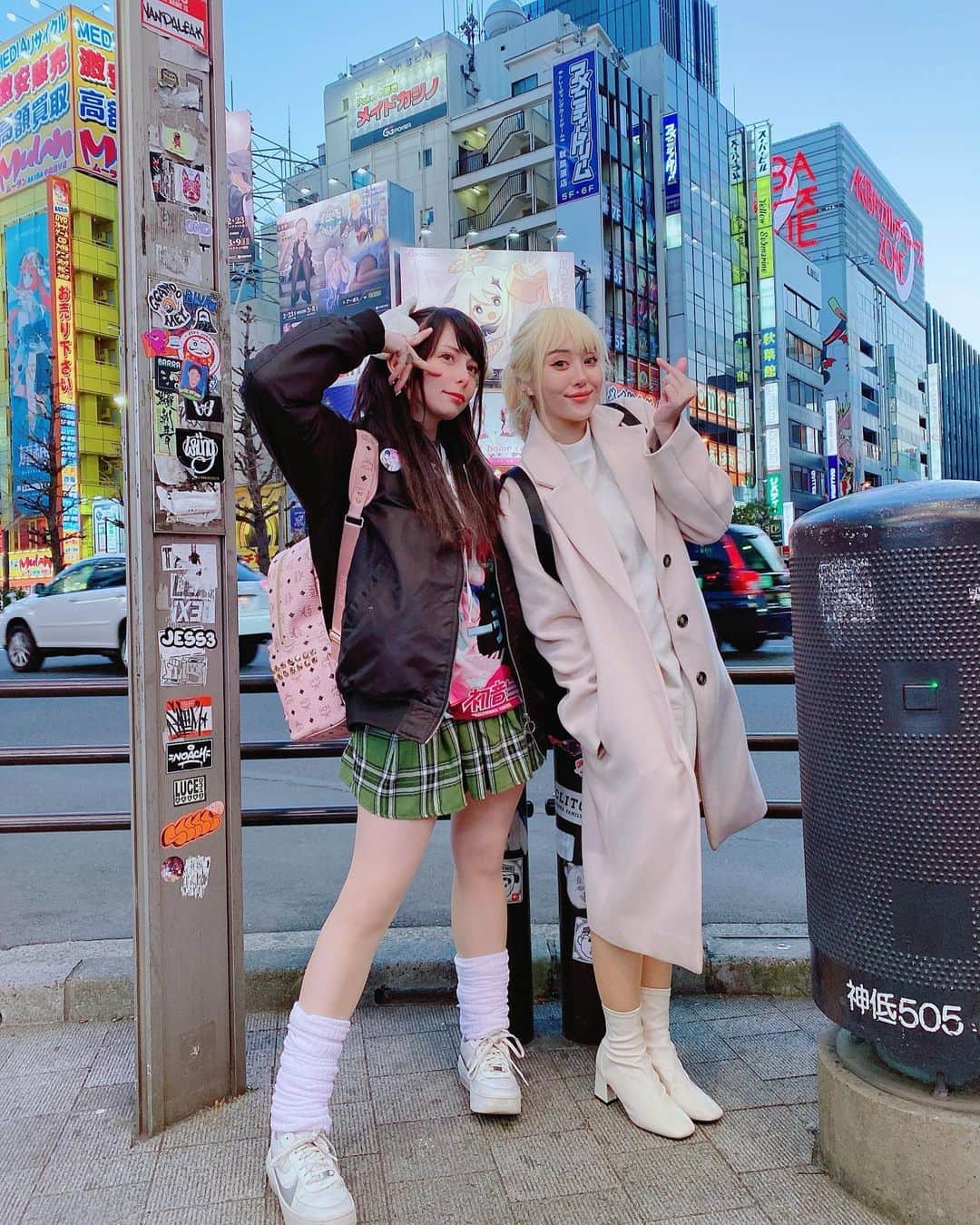 ユリコ・タイガーのインスタグラム：「We met 10 years ago, both slowly started working on our dream job, slow but sure aiming for our goals & now 10 years later, we are so happy to be where we are & always trying to be better than before 💖💪🏻 . It was so nice to meet each other again, we both love Japan, anime, games & cosplay! Let’s always support each other from now on☺️✨🫶🏻」